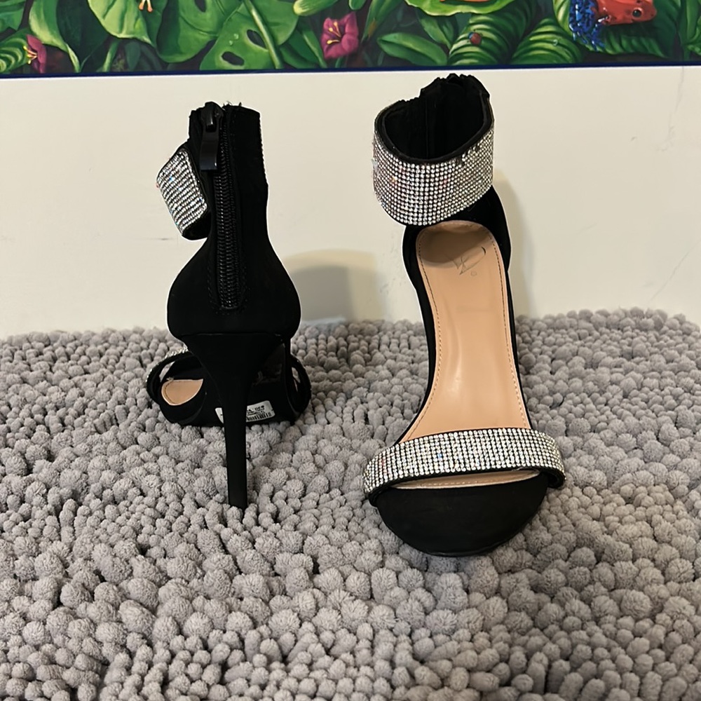 Heels - Picture 2 of 3